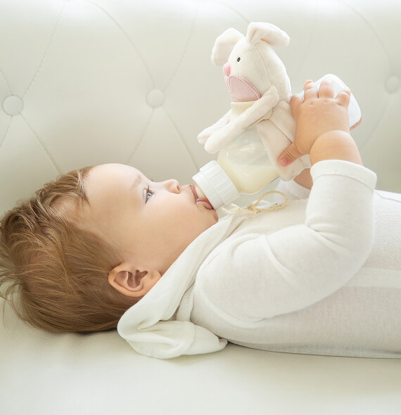 Supports breast to bottle transitions